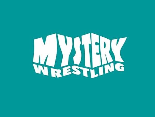 Superluchas - Resultados Logotipo de Mystery Wrestling sobre fondo verde azulado.