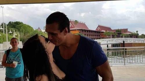 Paige y Alberto del Río como pareja sentimental (mayo de 2016) / PWPix.net