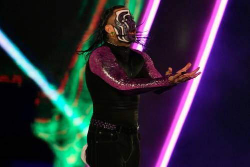 Jeff Hardy realizando su entrada para una lucha en WWE