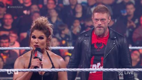 Edge y Beth Phoenix en WWE RAW 6 de febrero 2023