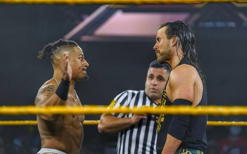 Carmelo Hayes abofetea a Adam Cole en NXT (22/06/2021) / WWE