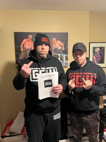 Brett Lauderdale propietario de GCW con Nick Gage