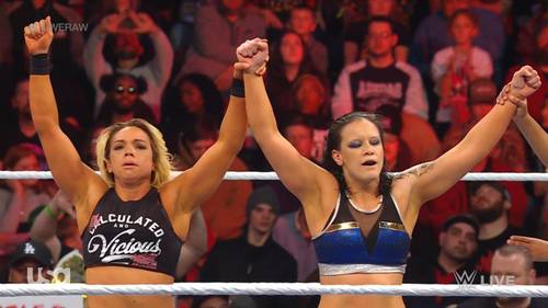 Superluchas - Prepárate para un enfrentamiento electrizante cuando el Campeonato Femenil WWE tome protagonismo el 15 de enero de 2024 en WWE RAW.