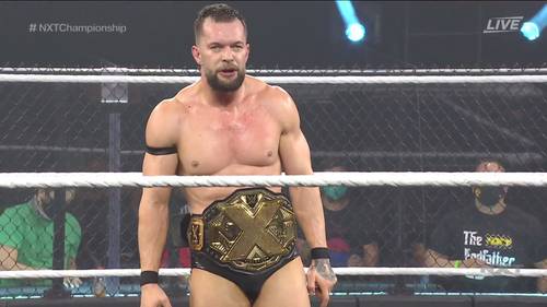 Finn Bálor tras vencer a Pete Dunne y retener el Campeonato NXT en NXT TakeOver: Vengeance Day (14/02/2021) / WWE