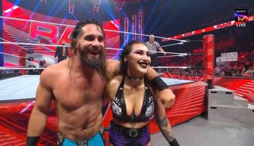 Seth Rollins y Rhea Ripley en WWE RAW 29 de mayo 2023