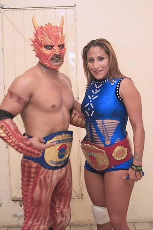 Faby Apache y Drago nuevos campeones de parejas AAA/ imagen luchalibreaaa.com