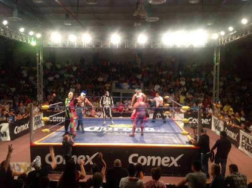 AAA Evolución: La Parka sentencia al Villano IV rumbo a Triplemanía XXI, ante la mirada de Los Psycho Circus / Auditorio Municipal de Tampico, Tamps. – 24 de mayo de 2013 / Photo by @Lucha_Libre_AAA en Twitter