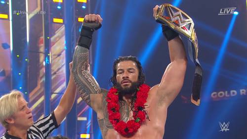 Roman Reigns retiene el Campeonato Universal WWE