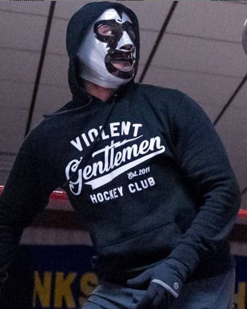 Con anonimato: CM Punk regresa a la lucha libre enmascarado en la empresa indie MKE Wrestling de Silas Young (19/04/2019) / Fightful.com