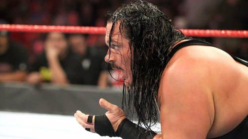 Rhyno ayer en Monday Night Raw, instantes después de perder ante Heath Slater y saber que estaba despedido (03/12/2018) - WWE