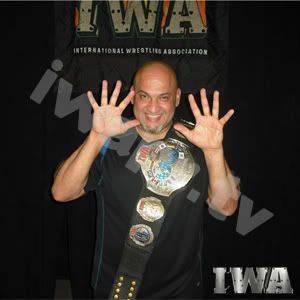 Miguel Perez Nuevo Campeon Mundial IWA