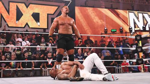 Bron Breakker ataca a Carmelo Hayes en NXT