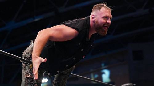 Jon Moxley en el ring de AEW