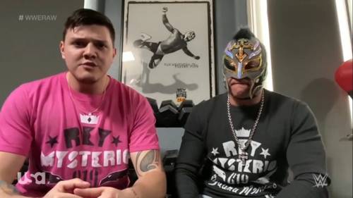 Dominik y Rey Mysterio en WWE RAW