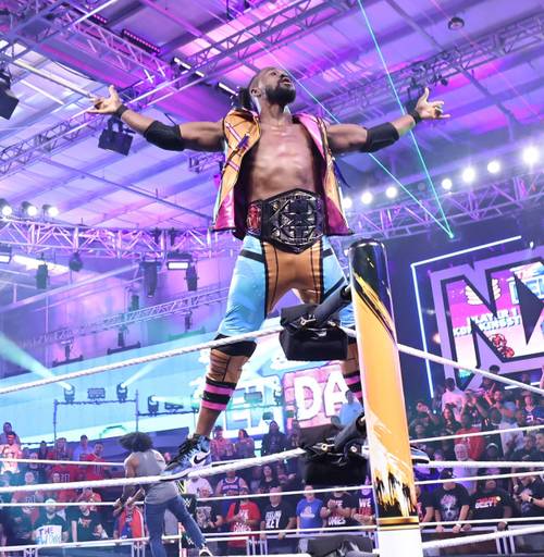 Kofi Kingston campeon de parejas de NXT
