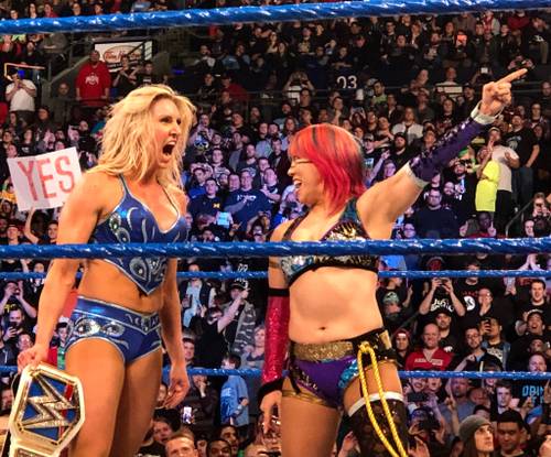 Asuka reta a la Campeona Femenil SmackDown, Charlotte Flair, a una lucha en WrestleMania 34 (11/03/2018) / WWE©