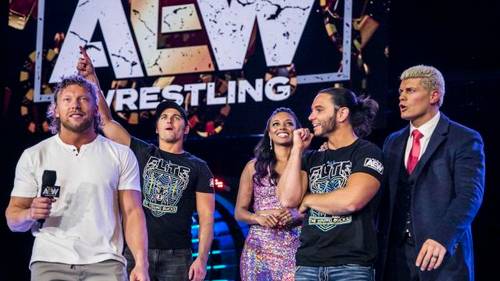 Kenny Omega, The Young Bucks, Brandi y Cody Rhodes en el estreno de AEW Dynamite - AEW
