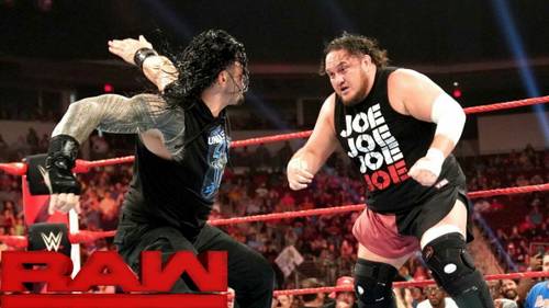 Roman Reigns y Samoa Joe durante el WWE RAW del 30 de julio de 2019 - WWE