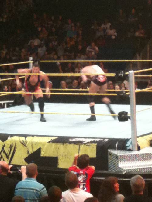 Colt Cabana vs. Wade Barrett en el Dark Match de las grabaciones de NXT/SmackDown / 2/8/11