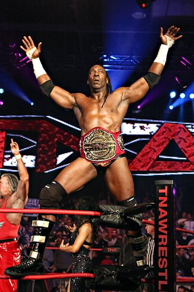 Booker T con el &quote;Legends Championship&quote; / Imagen cortesía de TNAwrestling.com para Súper Luchas