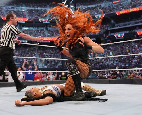 Becky Lynch y Bianca Belair en SummerSlam 2021 - WWE