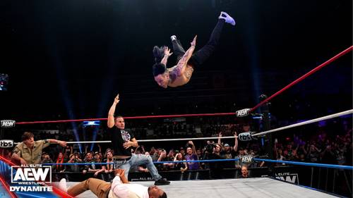 Jeff Hardy vuelve a AEW salvando a Matt Hardy Isaiah Kassidy y Hook de The Firm