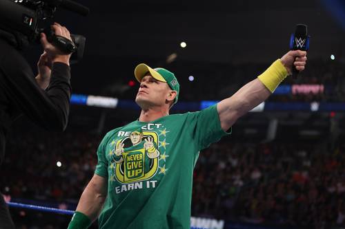 John Cena en su aparición en SmackDown en la noche de ayer