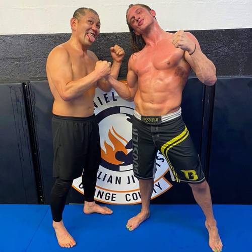 Minoru Suzuki y Matt Riddle entrenando Brazilian Jiu Jitsu