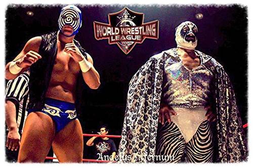 Sicodélico, Jr. y Mil Máscaras en el WWL's World Dream Matches Tour en Monterrey, Nuevo León (7/7/13) / Photo by: Angelus Infernum - Cortesía de WWL (World Wrestling League)
