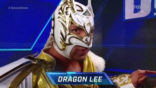 Superluchas - Dragon Lee con una máscara dorada y blanca luchará en WWE SMACKDOWN el 27 de octubre de 2023.