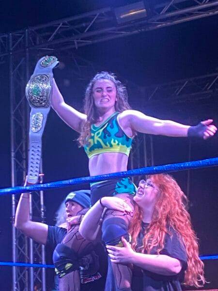 Superluchas - Safire Reed derrocó a Miyu Yamashita para conquistar el Campeonato EVE.