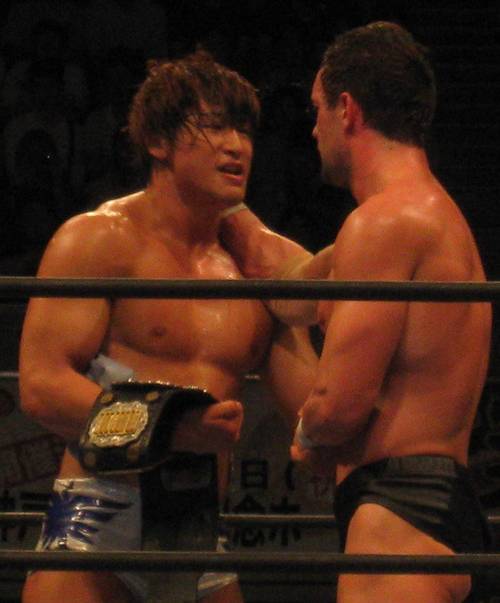 Kota Ibushi tras ganar el IWGP Junior Heavyweight Championship a Prince Devvit en NJPW Dominion 6.18 (18/06/2011) / Photo by: ゾーヒョー