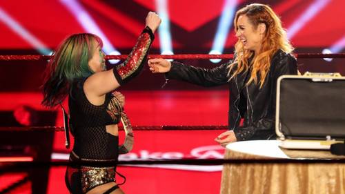 Asuka y Becky Lynch - WWE Raw