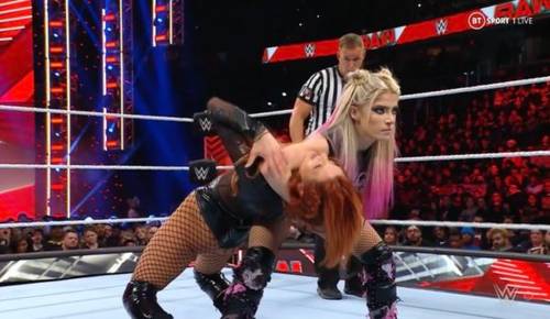 Alexa Bliss y Becky Lynch en WWE RAW 5 de diciembre 2022