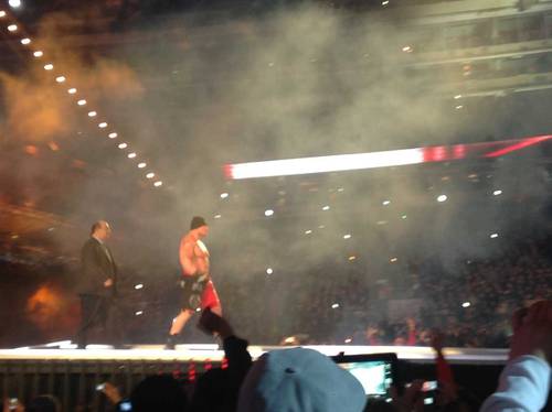 Brock Lesnar camina decidido al ring en Wrestlemania 29 / Photo by Alex Ruiz - Superluchas.net