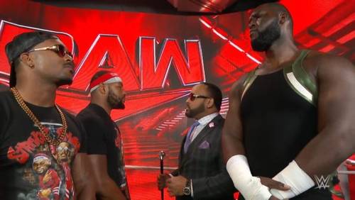 Omos y MVP junto a The Street Profits - WWE RAW 18 de julio 2022