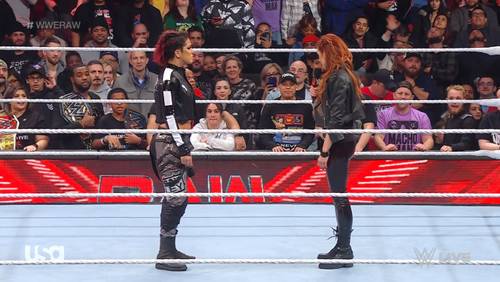 Bayley y Becky Lynch en WWE RAW 5 de diciembre 2022