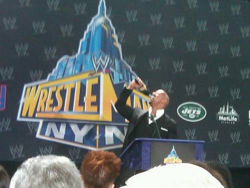 The Rock dice que Electrificará el MetLife como nunca antes en la Conferencia de Prensa de WrestleMania 29 / Photo by: Ohm Youngmisuk – Twitter.com/notoriousohm