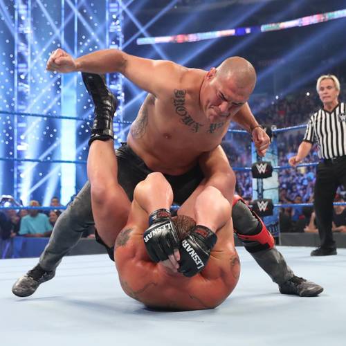 El debut de Caín Velásquez en la WWE: ataca a Brock Lesnar en Friday Night SmackDown