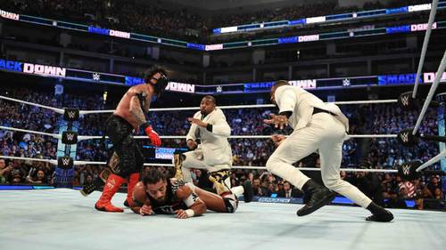 Superluchas - Luchadores de lucha en un ring de lucha libre.