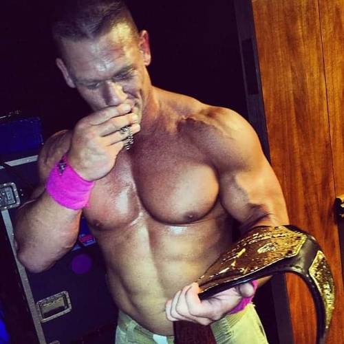 John Cena tras ganar el World Heavyweight Championship en Hell in a Cell 2013 // Instagram WWE