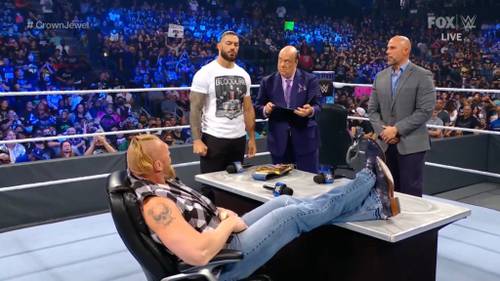 Roman Reigns y Brock Lesnar en la firma de contrato previo a Crown Jewel 2021 - WWE