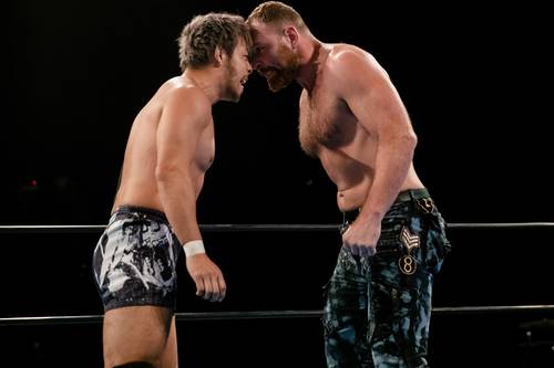 KENTA y Jon Moxley, cara a cara, en el episodio de NJPW Strong del 29 de enero de 2021 - NJPW