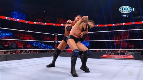 finn balor vs t-bar raw 6 de diciembre 2021