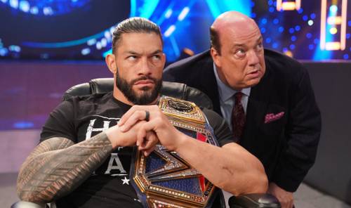Roman Reigns como Campeón Universal WWE y Paul Heyman / WWE