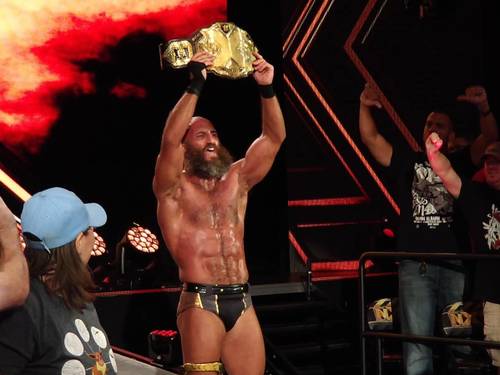 ¡Tommaso Ciampa derrota a Aleister Black y es el NUEVO Campeón NXT! (Grabaciones NXT - 18/07/2018)
