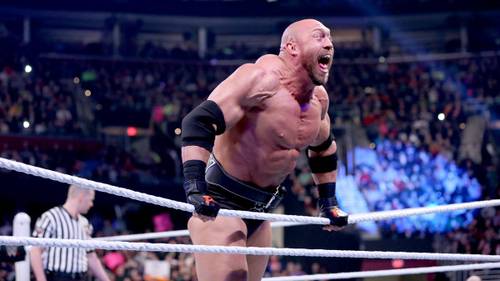 Ryback ataca a WWE