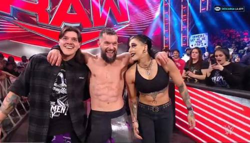 Dominik Mysterio, Finn Balor y Rhea Ripley