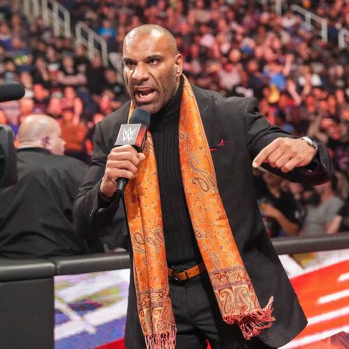 Jinder Mahal en WWE Raw en mayo de 2023 como mánager de Indus Sher