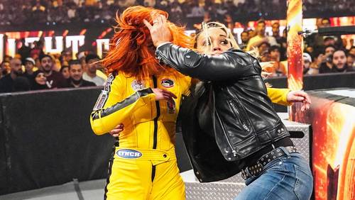 Zoey Stark ataca a Becky Lynch en WWE Night of Champions 2023